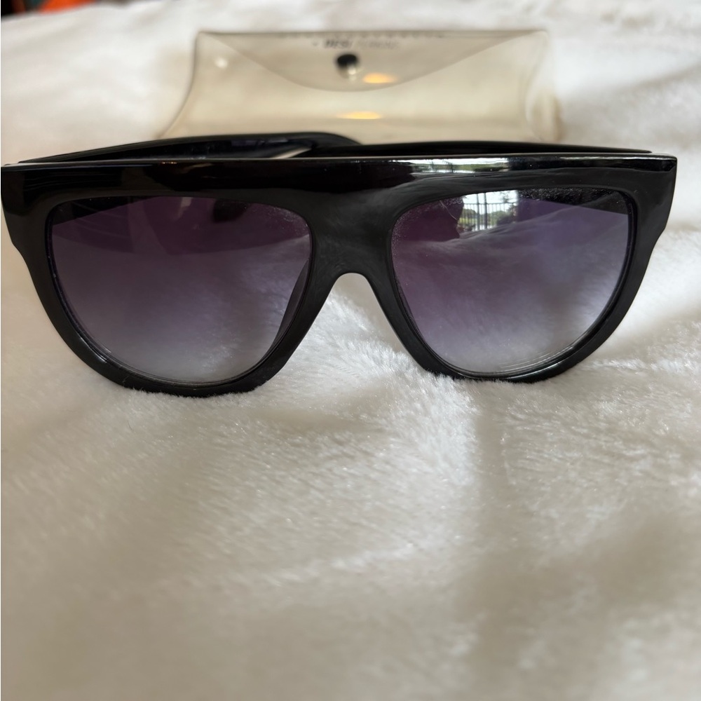 Quay Australia Black Sunglasses Modern Design